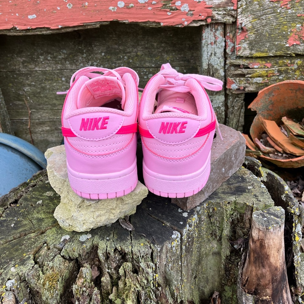 Rare Nike Triple Pink Dunk Low-Top Sneakers Women’s 8.5 - Picture 5 of 16